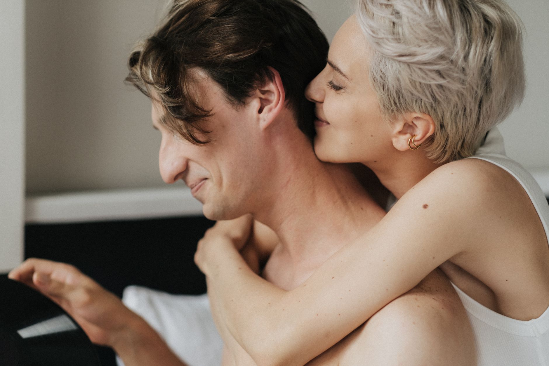 Pareja abrazada