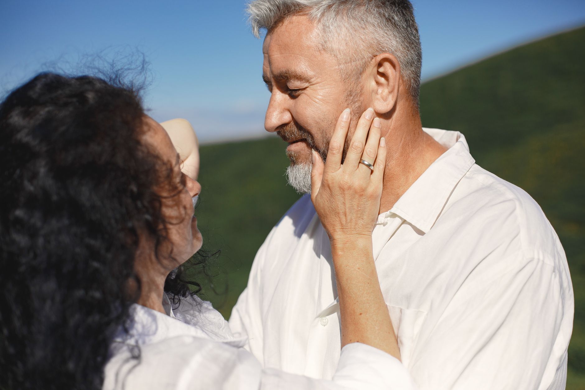 Pareja abrazada
