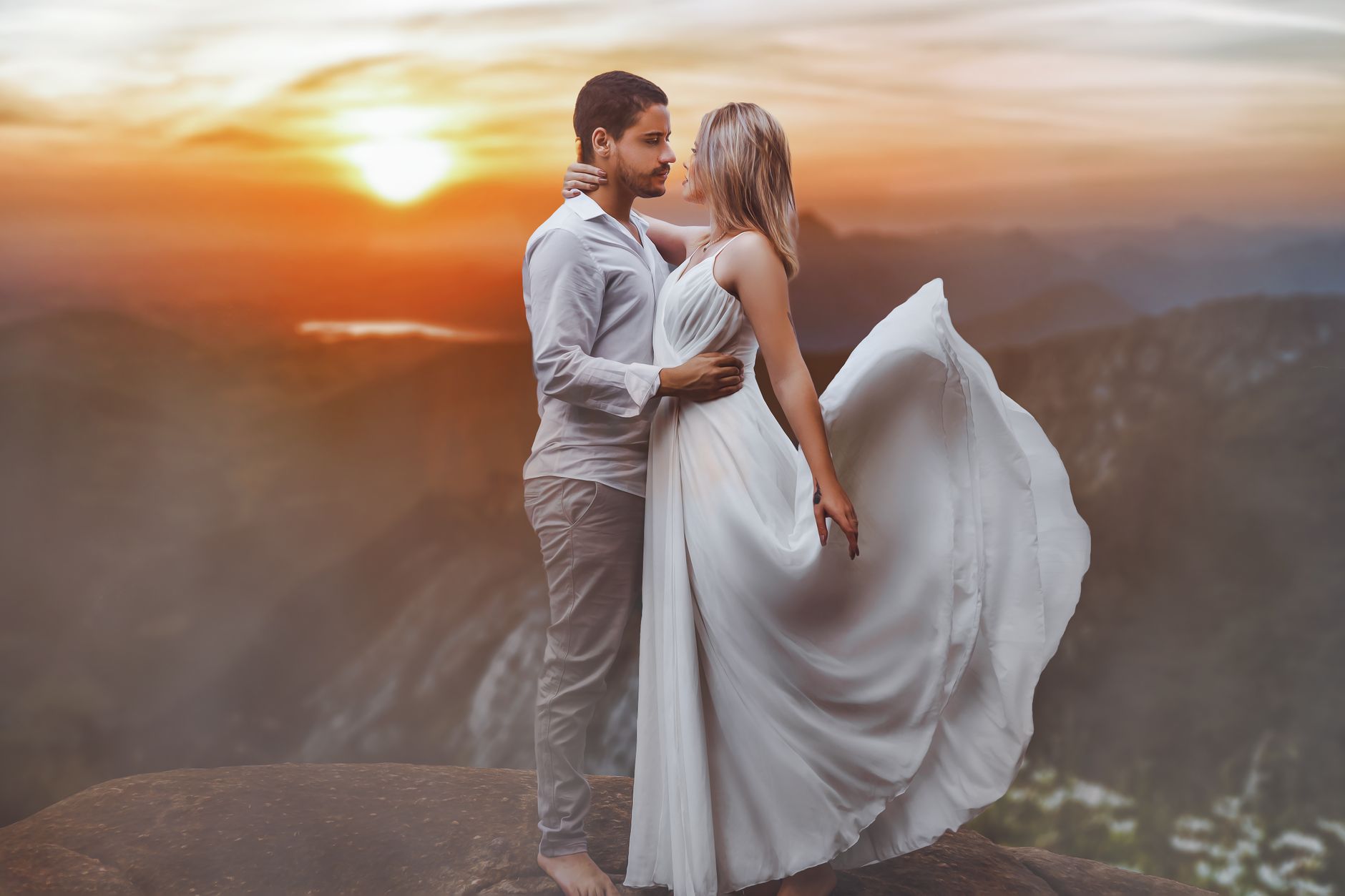 Pareja abrazada